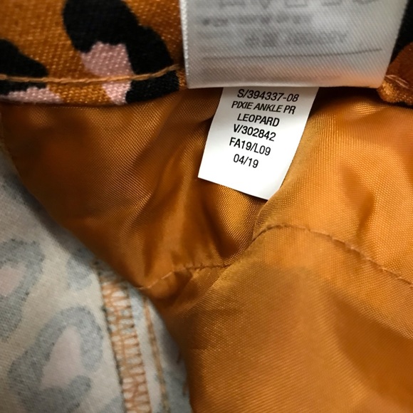 Old Navy Ankle Pixie Pant leopard print - Picture 4 of 7